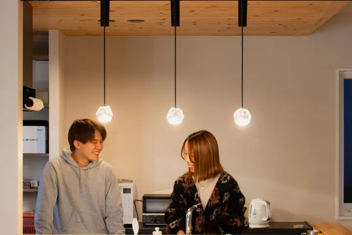 ⼩さな敷地で叶えた、おうちライブラリーのある家